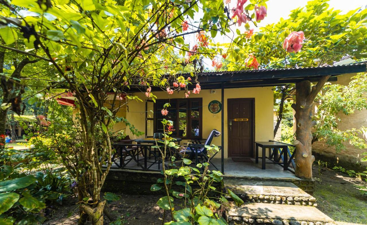 Chitwan Gaida Lodge - Animal Lovers & Birdwatchers Paradise Sauraha Exterior photo