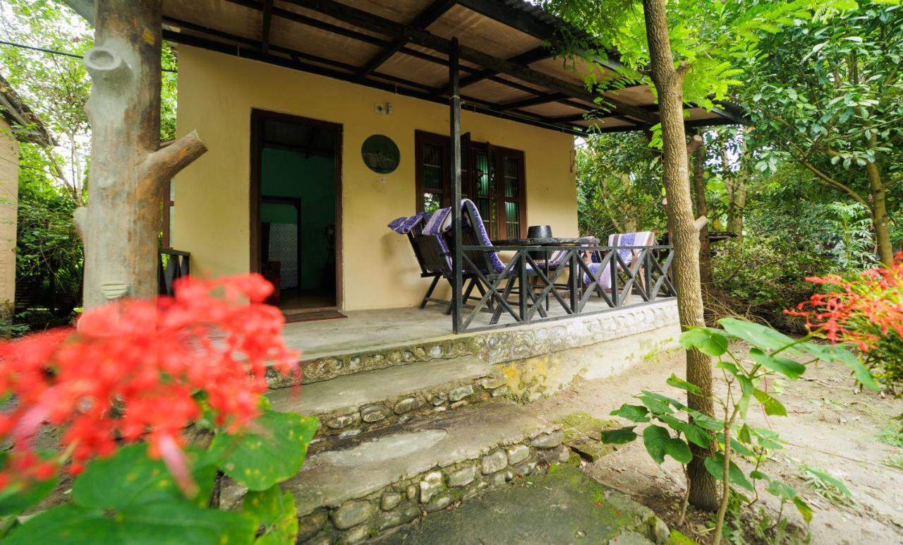 Chitwan Gaida Lodge - Animal Lovers & Birdwatchers Paradise Sauraha Exterior photo