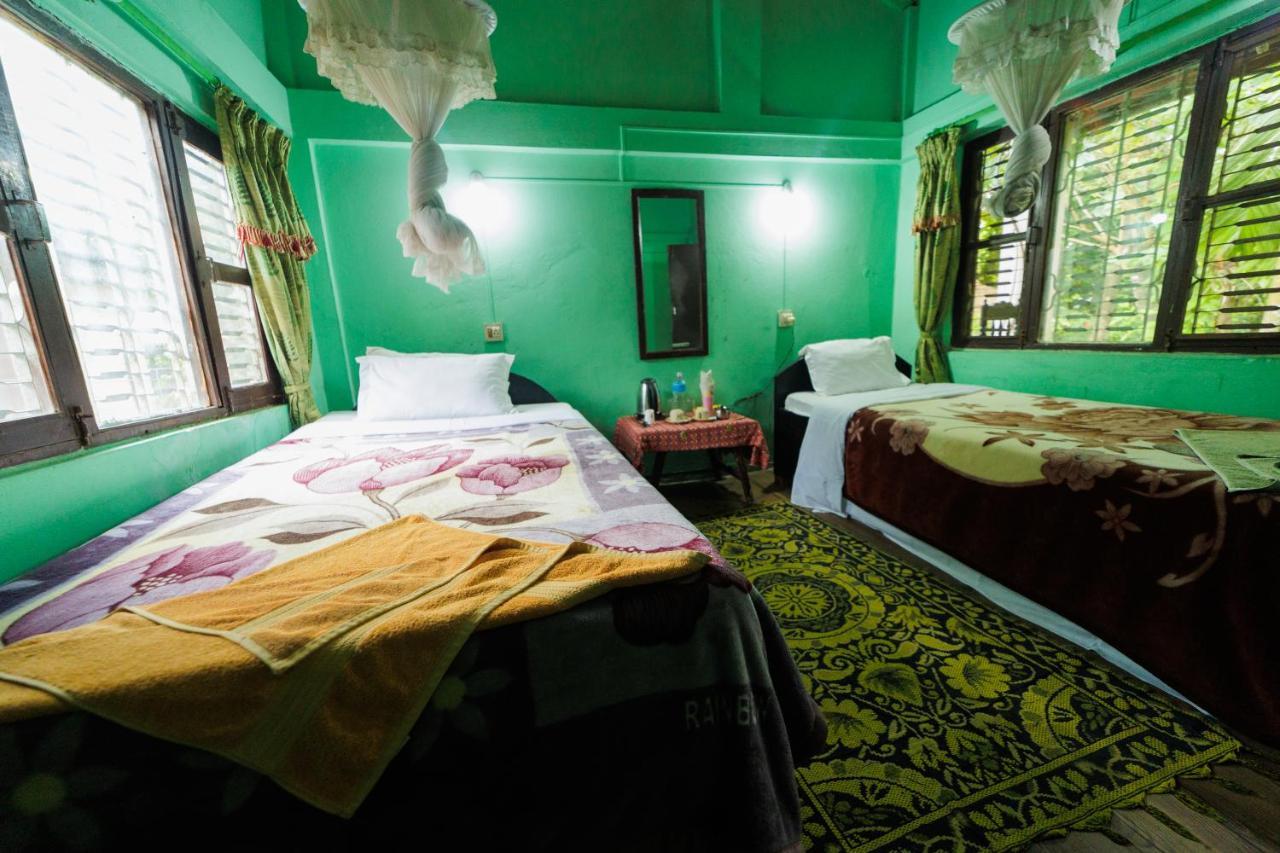 Chitwan Gaida Lodge - Animal Lovers & Birdwatchers Paradise Sauraha Exterior photo