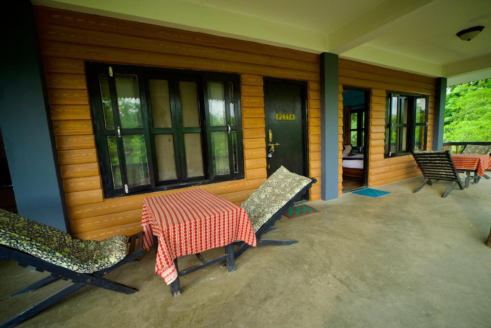 Chitwan Gaida Lodge - Animal Lovers & Birdwatchers Paradise Sauraha Exterior photo