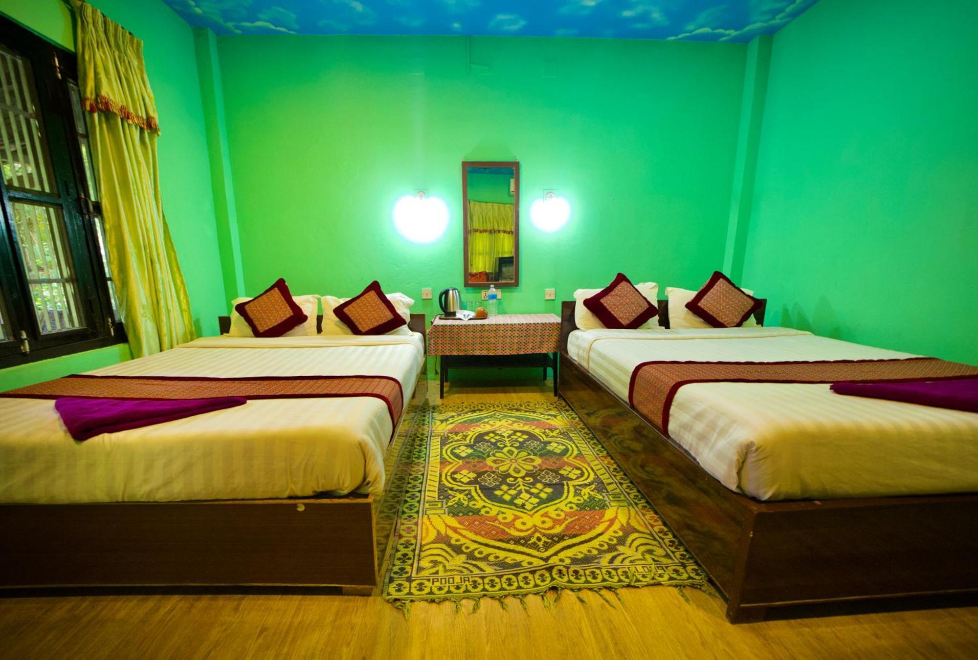 Chitwan Gaida Lodge - Animal Lovers & Birdwatchers Paradise Sauraha Exterior photo
