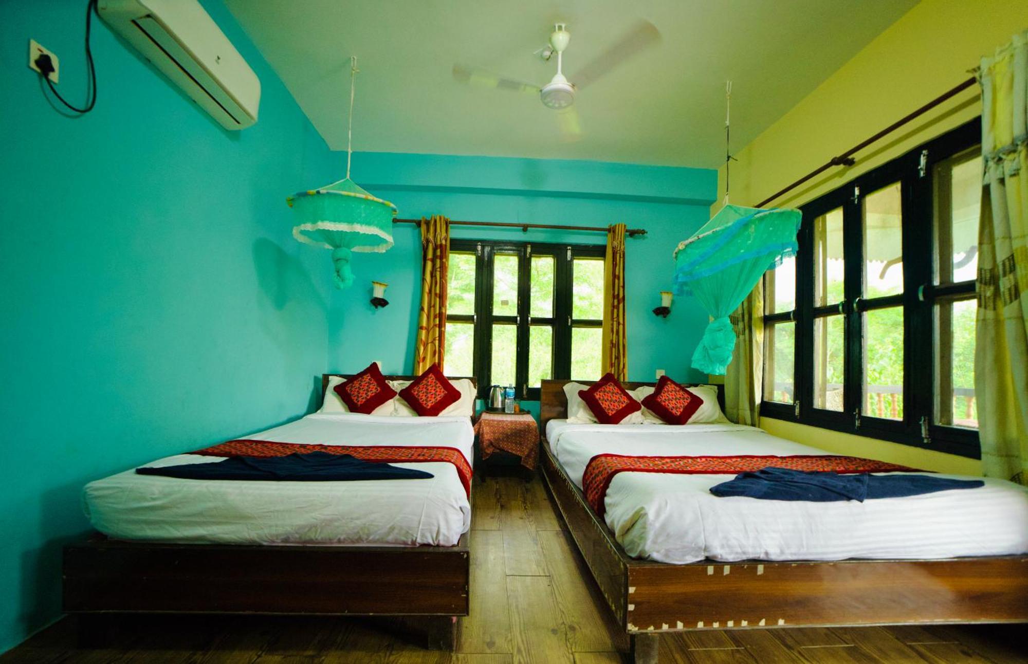 Chitwan Gaida Lodge - Animal Lovers & Birdwatchers Paradise Sauraha Exterior photo