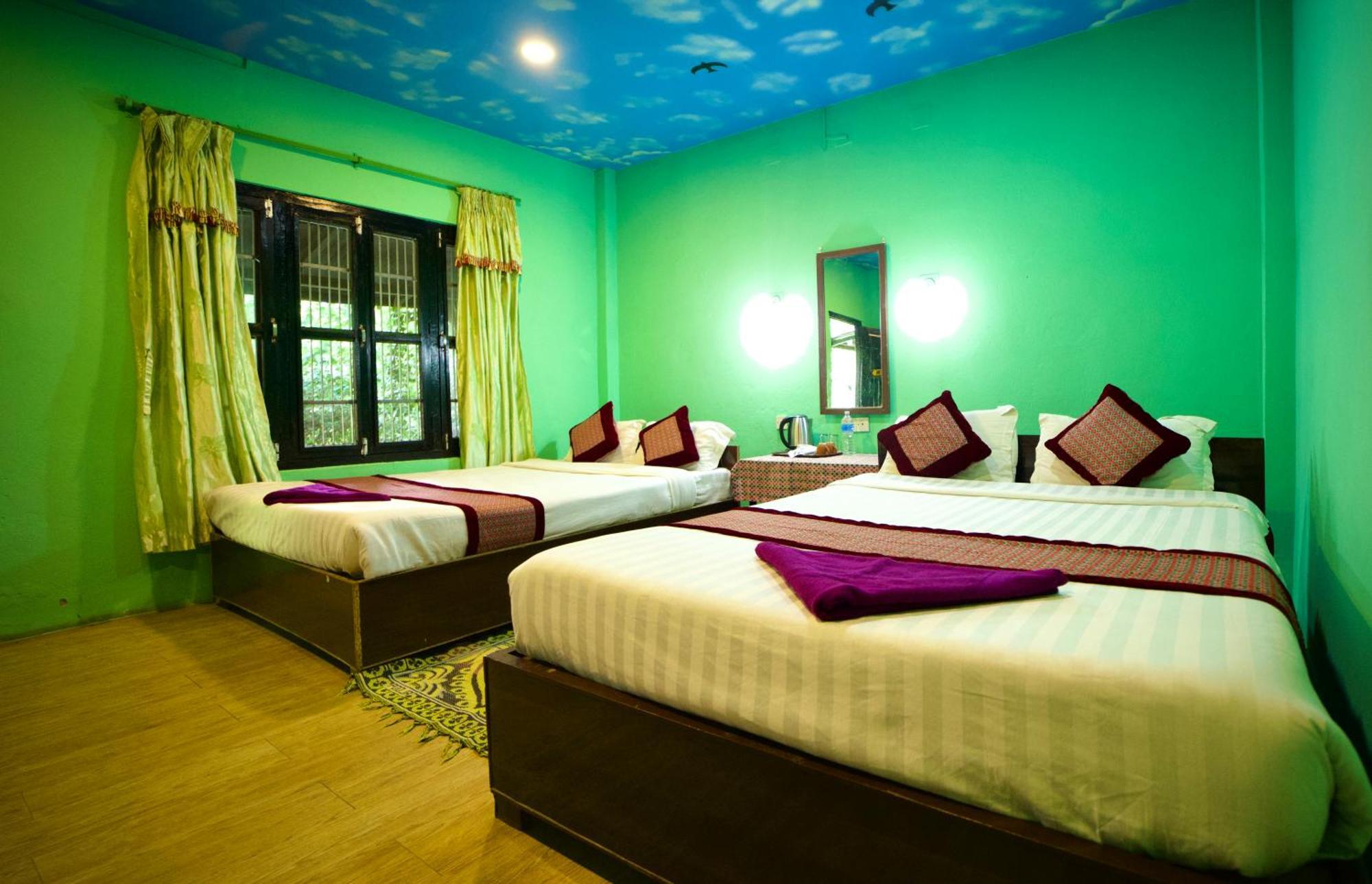Chitwan Gaida Lodge - Animal Lovers & Birdwatchers Paradise Sauraha Exterior photo