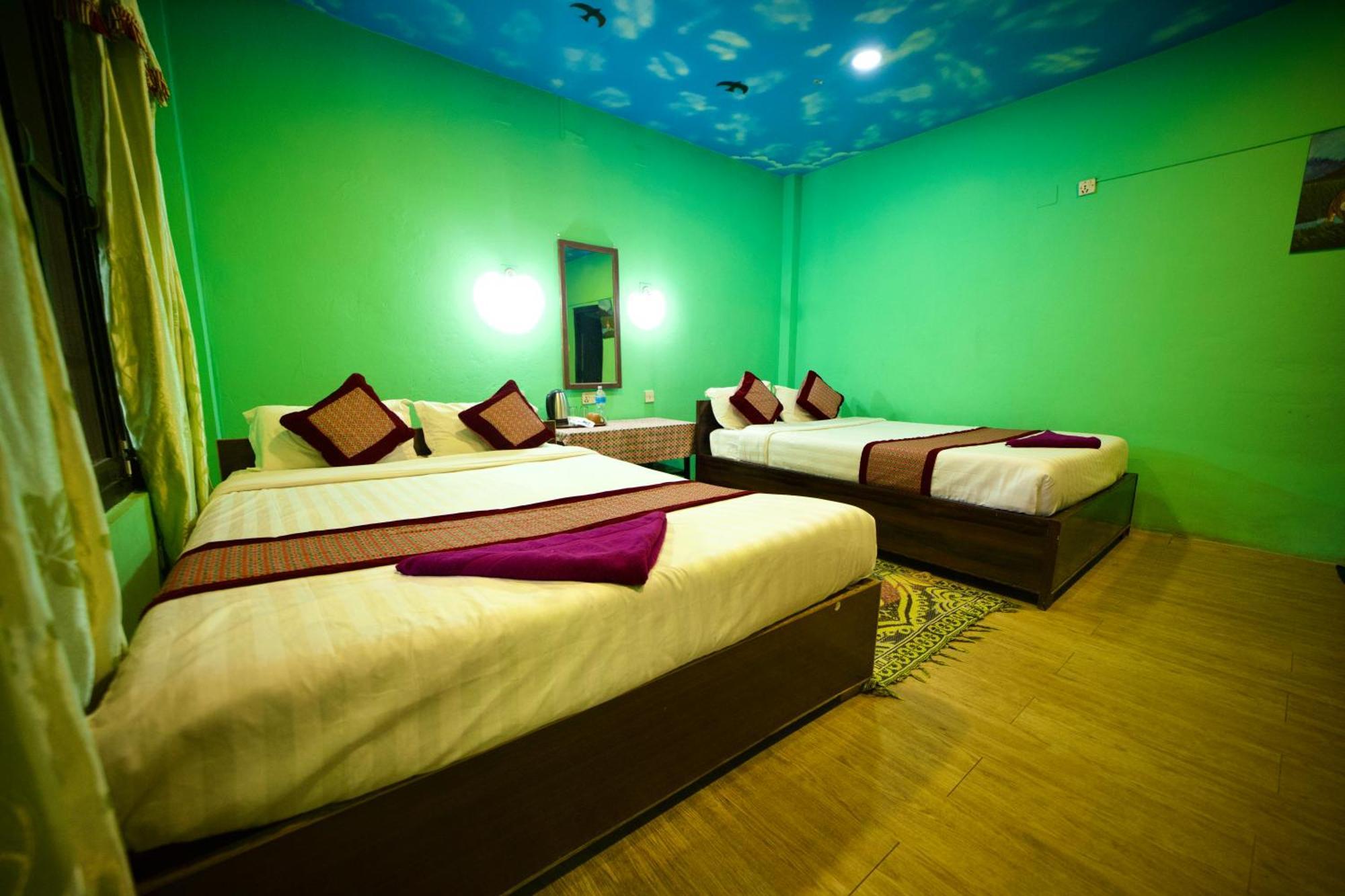 Chitwan Gaida Lodge - Animal Lovers & Birdwatchers Paradise Sauraha Exterior photo