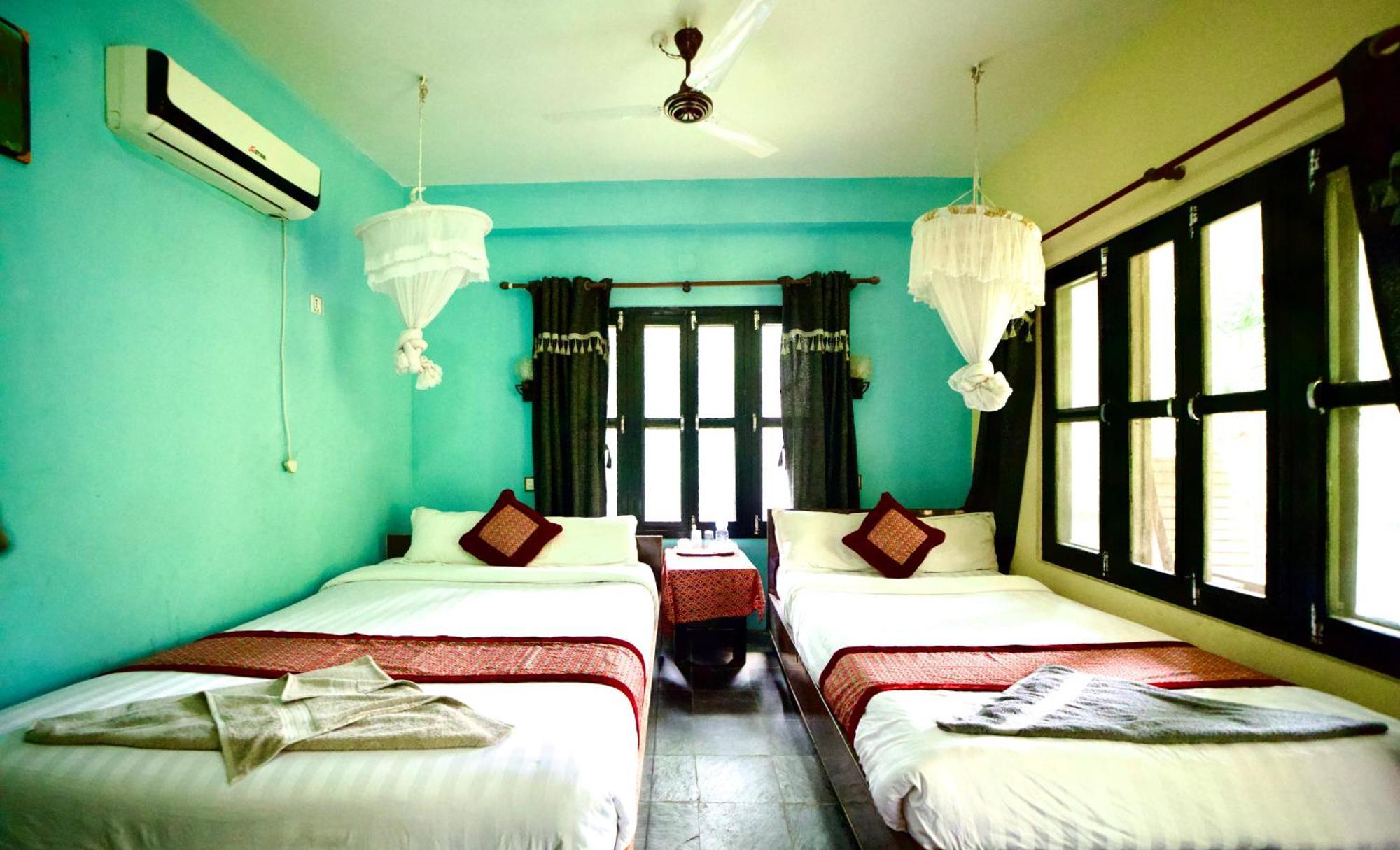 Chitwan Gaida Lodge - Animal Lovers & Birdwatchers Paradise Sauraha Exterior photo