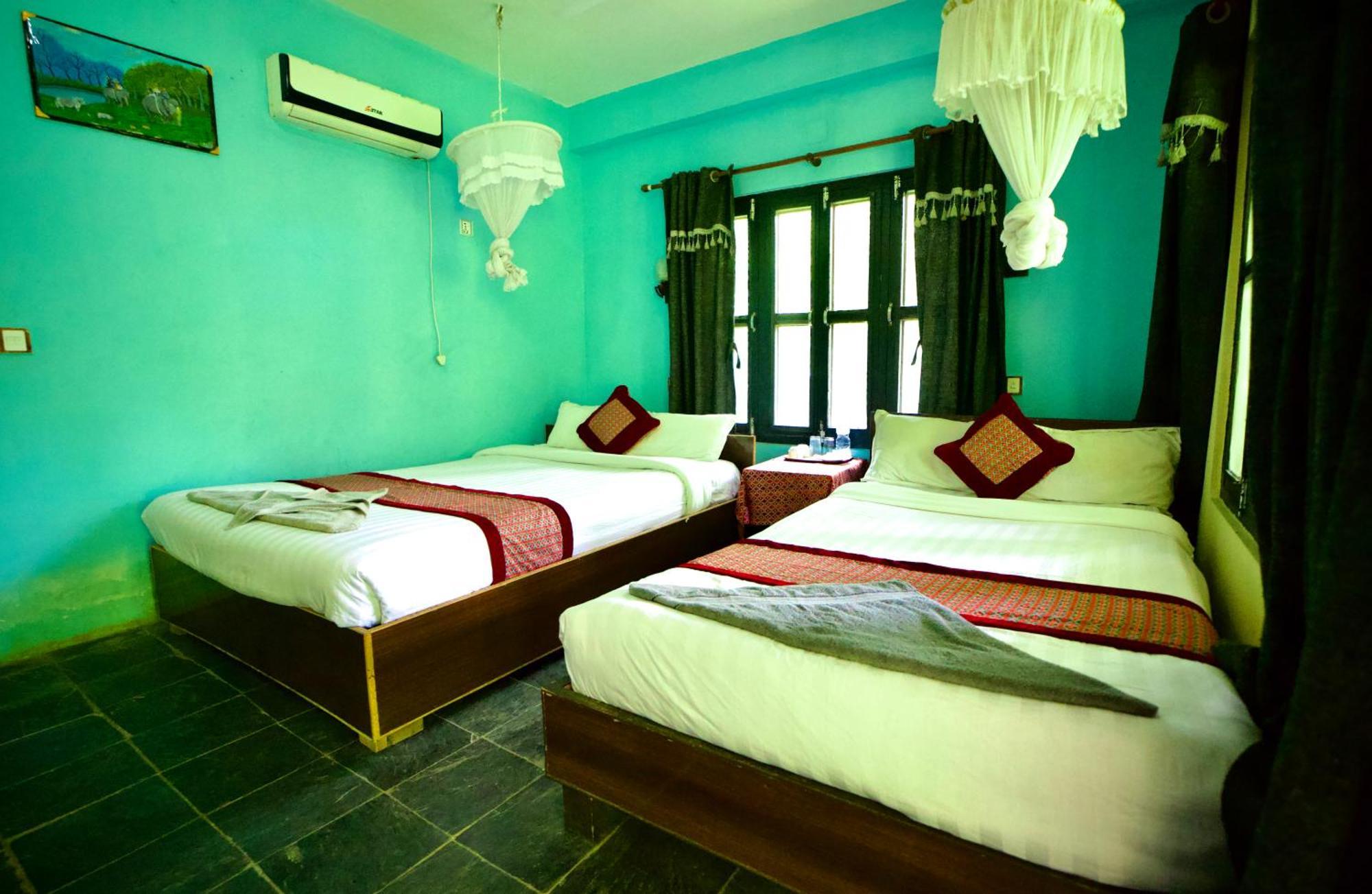 Chitwan Gaida Lodge - Animal Lovers & Birdwatchers Paradise Sauraha Exterior photo