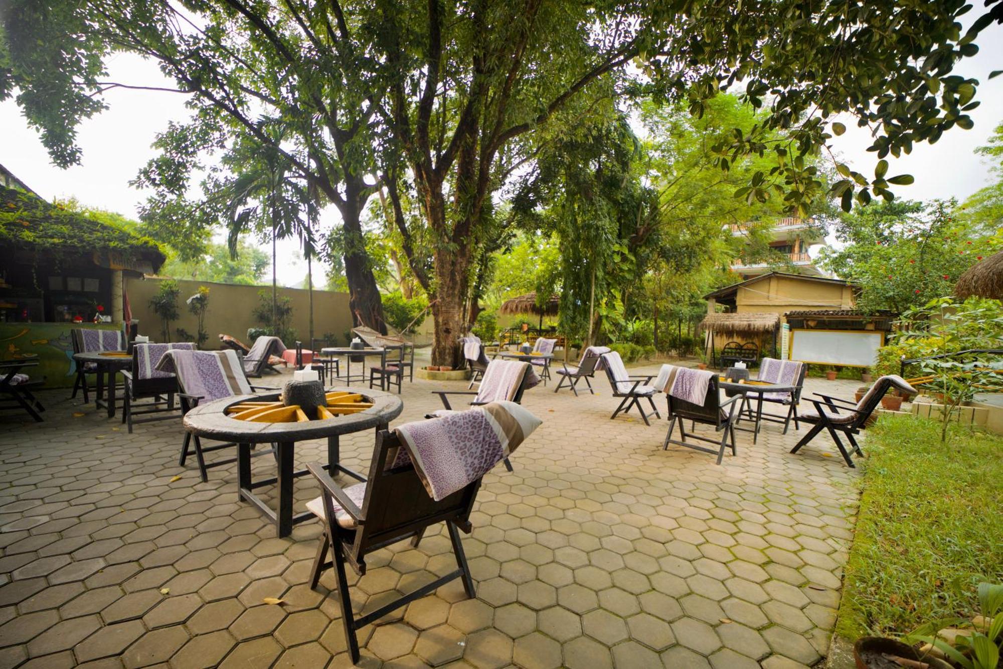 Chitwan Gaida Lodge - Animal Lovers & Birdwatchers Paradise Sauraha Exterior photo