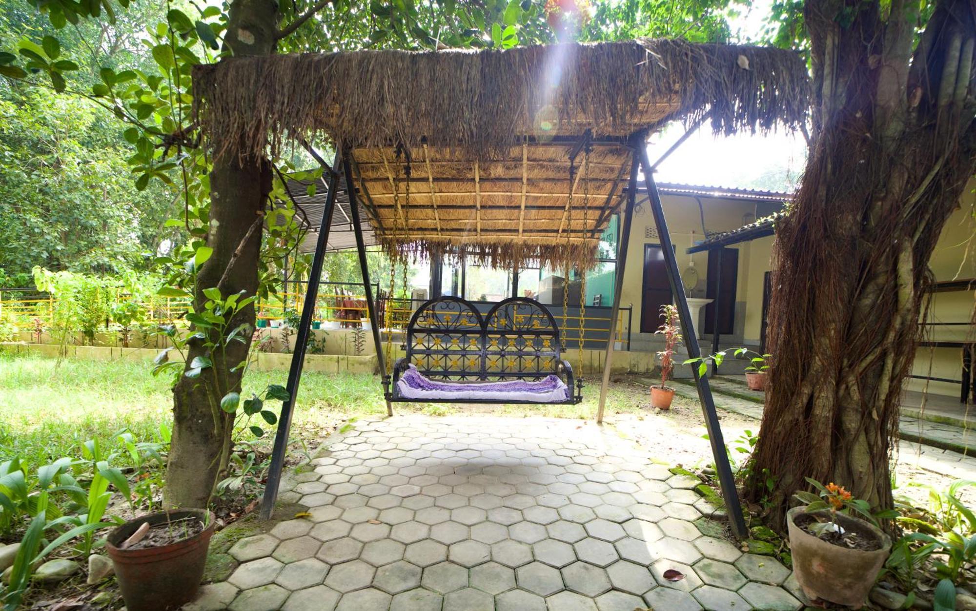 Chitwan Gaida Lodge - Animal Lovers & Birdwatchers Paradise Sauraha Exterior photo